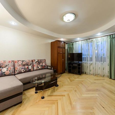 Apartment On Lesi Ukrainky Blvd 基輔 外观 照片