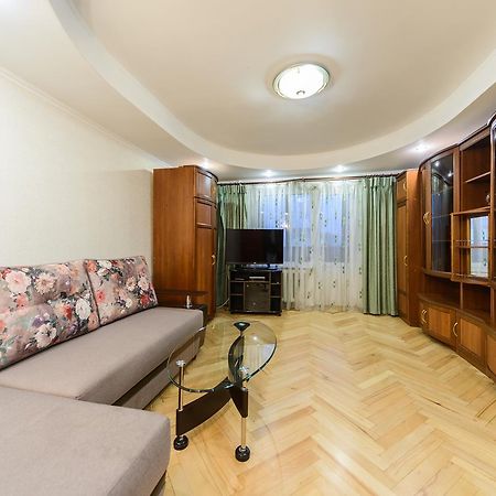Apartment On Lesi Ukrainky Blvd 基輔 外观 照片