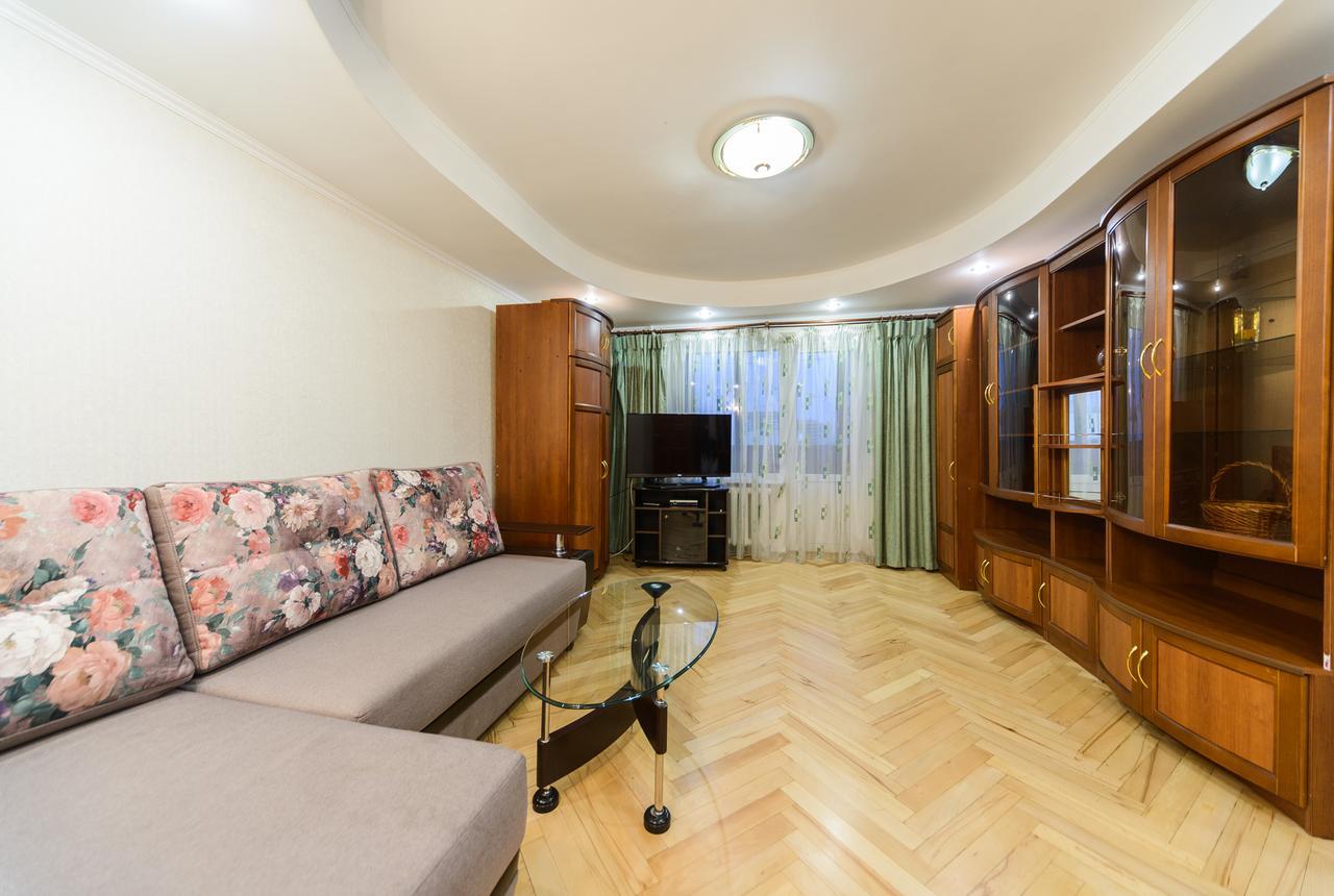 Apartment On Lesi Ukrainky Blvd 基輔 外观 照片