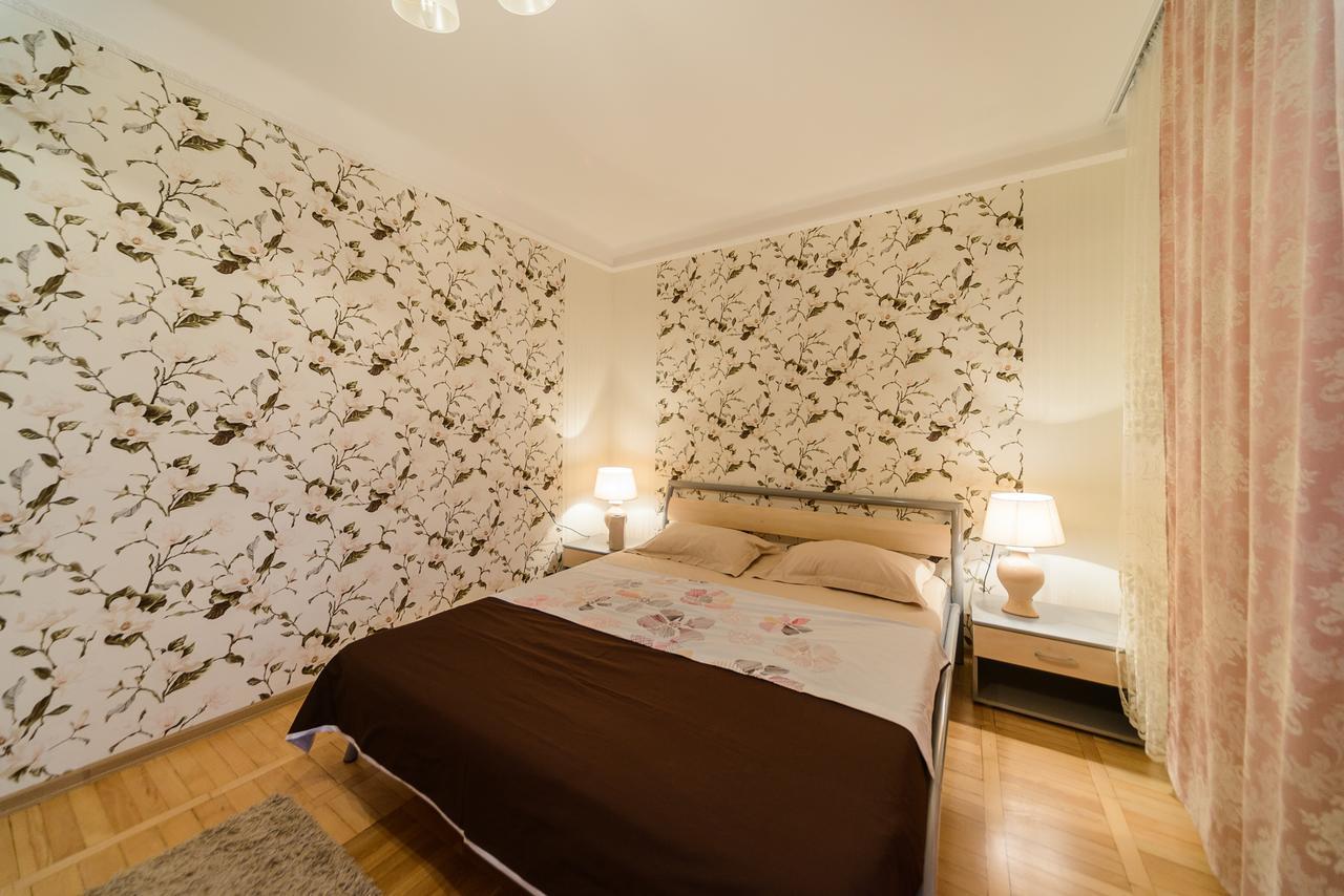 Apartment On Lesi Ukrainky Blvd 基輔 外观 照片