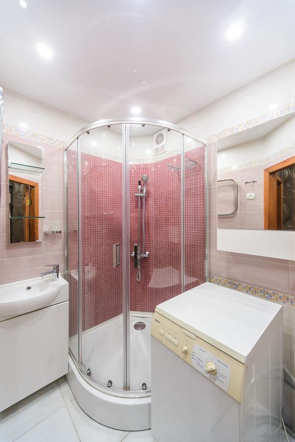Apartment On Lesi Ukrainky Blvd 基輔 外观 照片