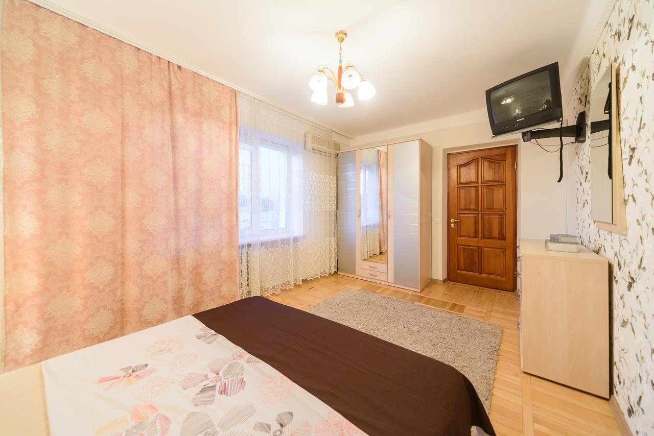 Apartment On Lesi Ukrainky Blvd 基輔 外观 照片