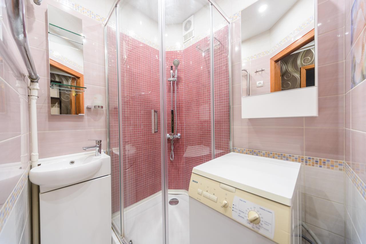 Apartment On Lesi Ukrainky Blvd 基輔 外观 照片