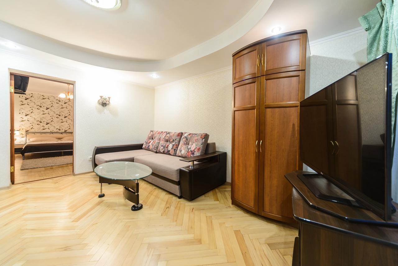 Apartment On Lesi Ukrainky Blvd 基輔 外观 照片