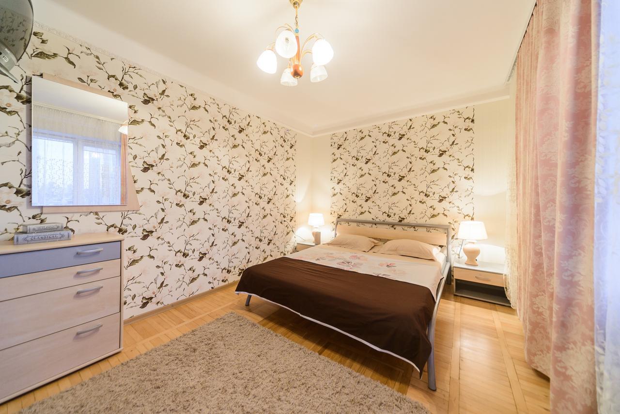 Apartment On Lesi Ukrainky Blvd 基輔 外观 照片