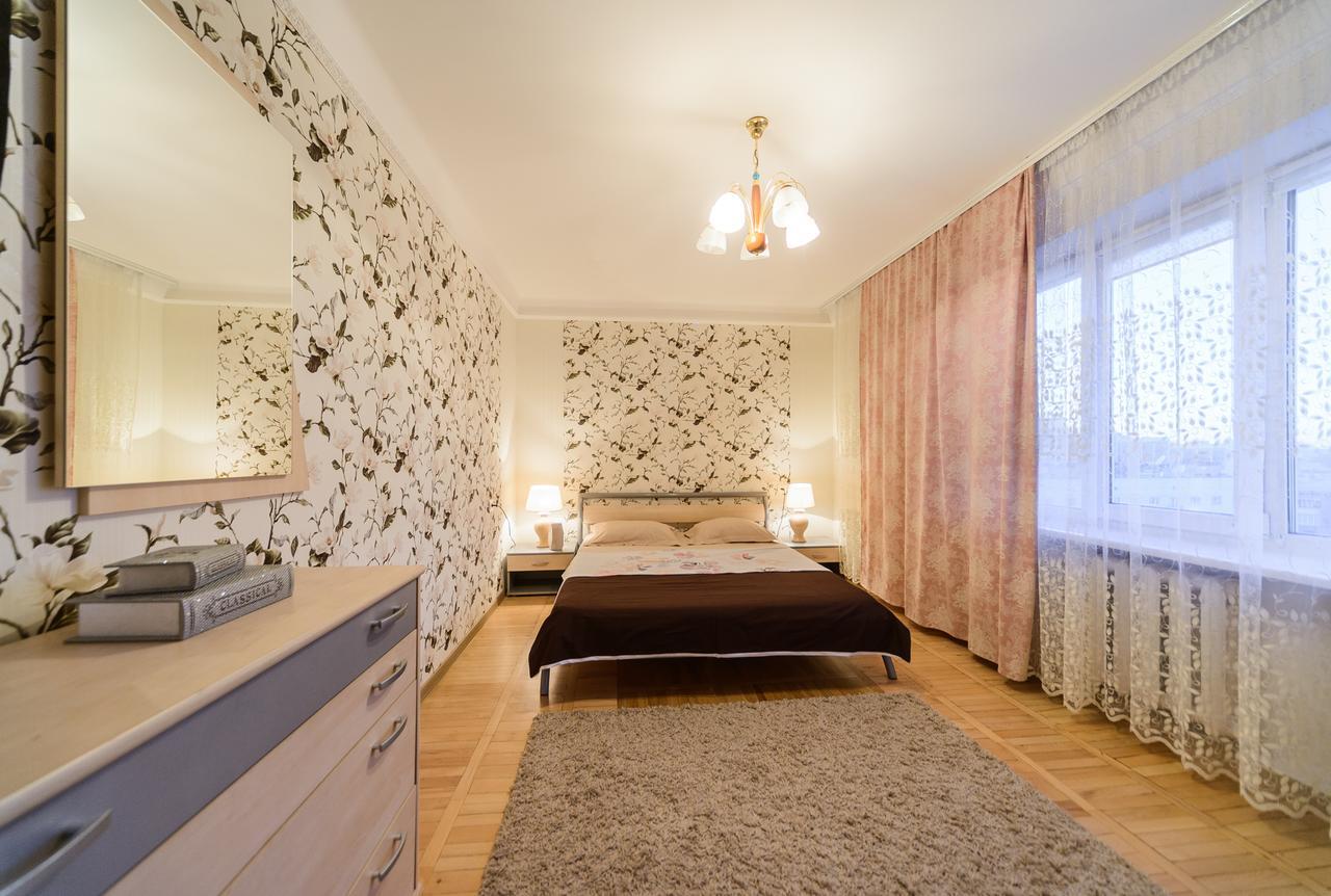 Apartment On Lesi Ukrainky Blvd 基輔 外观 照片